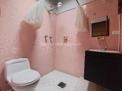 Casa de 3 alcobas en arriendo en El Nogal Los Almendros, Medellín, 370 m² · foto 12 de 18