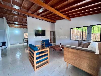 Casa de 3 alcobas en arriendo en La Mina, Envigado, 147 m² · foto 2 de 19