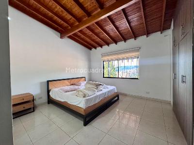 Casa de 3 alcobas en arriendo en La Mina, Envigado, 147 m² · foto 10 de 19