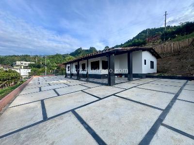Casa de 3 alcobas en arriendo en La Mina, Envigado, 147 m² · foto 16 de 19