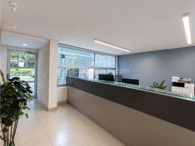 Casa de 5 alcobas en venta en Suramericana, Medellín, 423 m² · foto 2 de 20