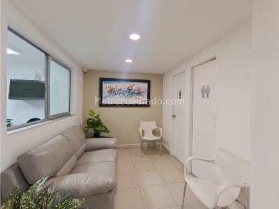 Casa de 5 alcobas en venta en Suramericana, Medellín, 423 m² · foto 3 de 20