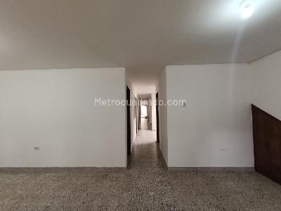 Casa en arriendo en San Miguel, Medellín, 320 m² · foto 3 de 17