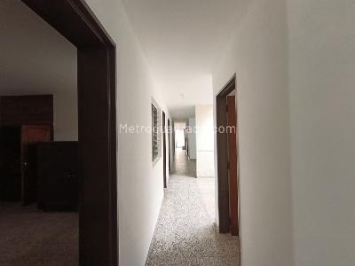 Casa en arriendo en San Miguel, Medellín, 320 m² · foto 4 de 17