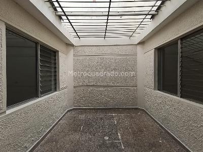 Casa en arriendo en San Miguel, Medellín, 320 m² · foto 7 de 17