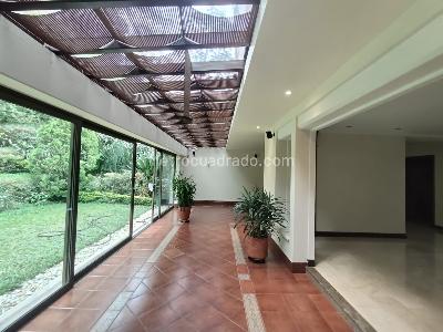 Casa de 3 alcobas en arriendo en Los Balsos, Medellín, 210 m² · foto 6 de 20