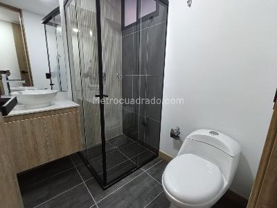 Apartamento de 1 alcoba en arriendo en Boston, Medellín, 20 m² · foto 7 de 8