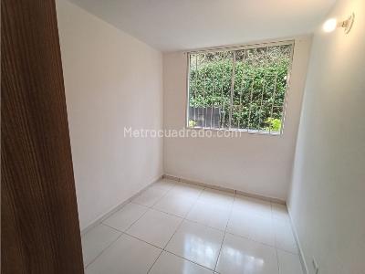 Apartamento de 3 alcobas en venta en Madera, Bello, 61 m² · foto 8 de 17