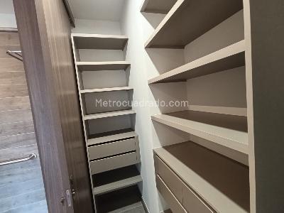 Apartamento de 1 alcoba en arriendo en San Lucas, Medellín, 52 m² · foto 3 de 20