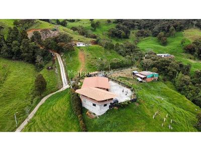 Casa de 4 alcobas en venta en San Cristobal, Medellín, 200 m² · foto 12 de 16