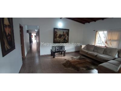 Casa de 4 alcobas en venta en San Cristobal, Medellín, 200 m² · foto 2 de 16