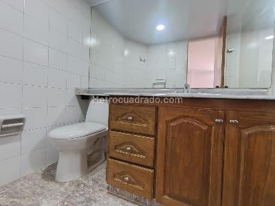Apartamento de 2 alcobas en arriendo en Conquistadores, Medellín, 82 m² · foto 11 de 18