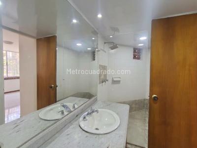 Apartamento de 2 alcobas en arriendo en Conquistadores, Medellín, 82 m² · foto 12 de 18