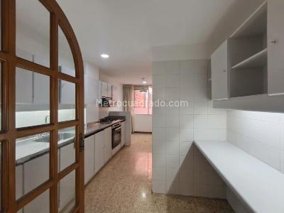 Apartamento de 2 alcobas en arriendo en Conquistadores, Medellín, 82 m² · foto 13 de 18