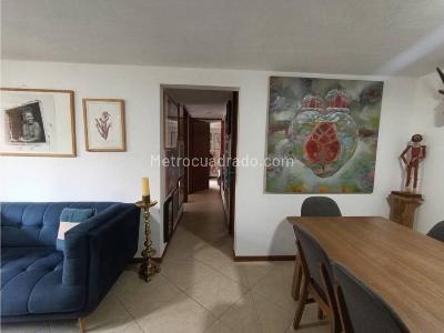 Apartamento en venta en La Almeria, Medellín · foto 2 de 13