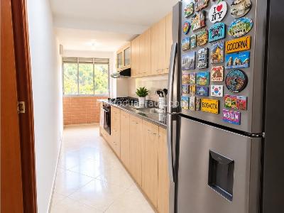 Apartamento en venta en La Almeria, Medellín · foto 3 de 13
