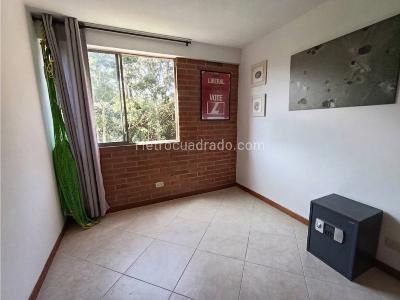 Apartamento en venta en La Almeria, Medellín · foto 6 de 13