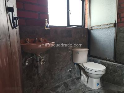Casa de 2 alcobas en arriendo en Las Palmas Envigado, Envigado, 230 m² · foto 10 de 20