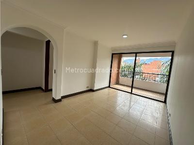 Apartamento en venta en Laureles, Medellín · foto 2 de 13
