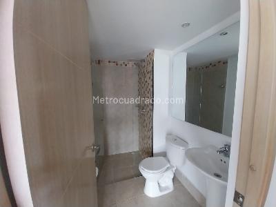 Apartamento de 3 alcobas en arriendo en Loma De Los Bernal, Medellín, 85 m² · foto 12 de 14