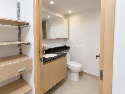 Apartamento de 3 alcobas en arriendo en Loma De Los Bernal, Medellín, 85 m² · foto 13 de 14