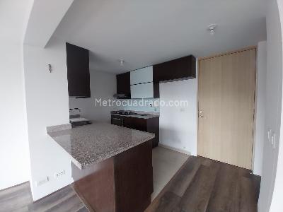 Apartamento de 3 alcobas en arriendo en Loma De Los Bernal, Medellín, 85 m² · foto 2 de 14