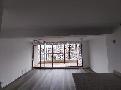 Apartamento de 3 alcobas en arriendo en Loma De Los Bernal, Medellín, 85 m² · foto 5 de 14