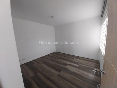 Apartamento de 3 alcobas en arriendo en Loma De Los Bernal, Medellín, 85 m² · foto 7 de 14
