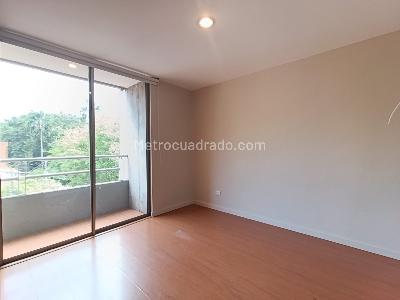 Apartamento de 2 alcobas en arriendo en Patio Bonito, Medellín, 74 m² · foto 5 de 14