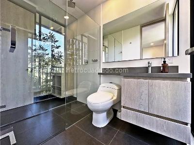 Apartamento en venta en Altos Del Poblado, Medellín · foto 8 de 12