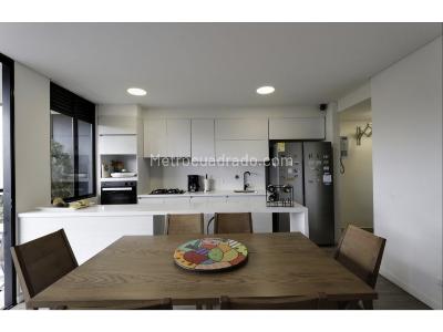 Apartamento de 2 alcobas en venta en Lalinde, Medellín, 94 m² · foto 3 de 12