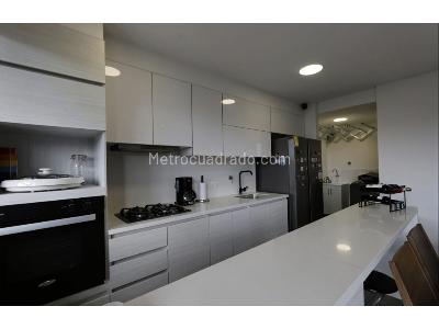 Apartamento de 2 alcobas en venta en Lalinde, Medellín, 94 m² · foto 4 de 12