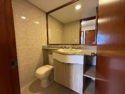 Apartamento de 3 alcobas en arriendo en La Castellana, Medellín, 150 m² · foto 20 de 20