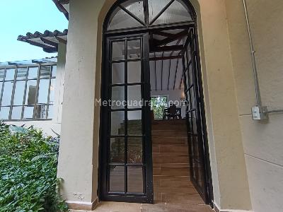 Casa de 4 alcobas en arriendo en Loma Del Escobero Envigado, Envigado · foto 2 de 20