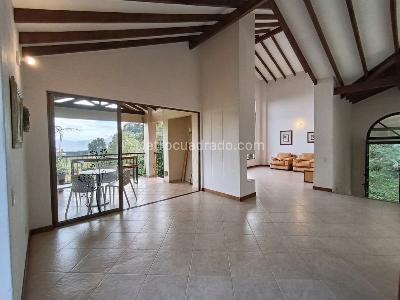 Casa de 4 alcobas en arriendo en Loma Del Escobero Envigado, Envigado · foto 5 de 20