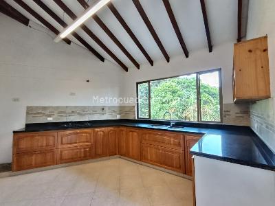 Casa de 4 alcobas en arriendo en Loma Del Escobero Envigado, Envigado · foto 11 de 20