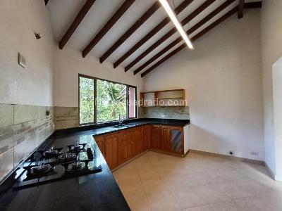 Casa de 4 alcobas en arriendo en Loma Del Escobero Envigado, Envigado · foto 12 de 20