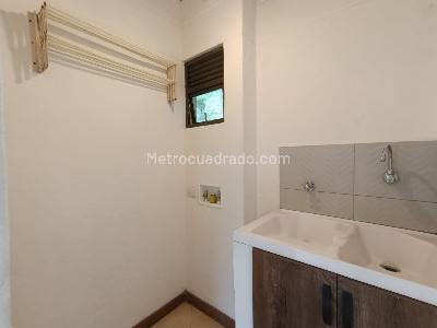 Casa de 4 alcobas en arriendo en Loma Del Escobero Envigado, Envigado · foto 13 de 20