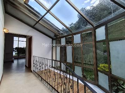 Casa de 4 alcobas en arriendo en Loma Del Escobero Envigado, Envigado · foto 14 de 20