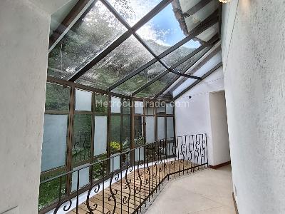 Casa de 4 alcobas en arriendo en Loma Del Escobero Envigado, Envigado · foto 15 de 20