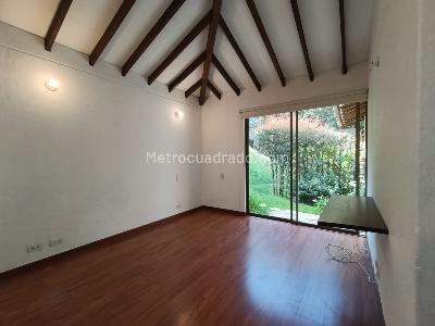 Casa de 4 alcobas en arriendo en Loma Del Escobero Envigado, Envigado · foto 16 de 20