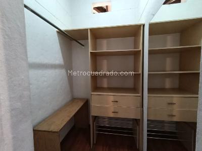 Casa de 4 alcobas en arriendo en Loma Del Escobero Envigado, Envigado · foto 18 de 20