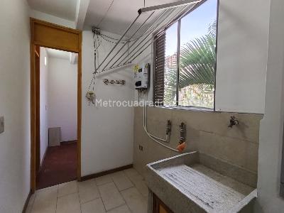 Apartamento de 2 alcobas en arriendo en Patio Bonito, Medellín, 83 m² · foto 12 de 14