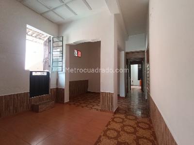 Casa de 2 alcobas en arriendo en Buenos Aires, Medellín, 120 m² · foto 3 de 19