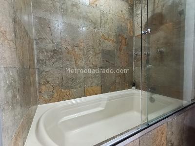 Apartamento de 2 alcobas en arriendo en El Tesoro, Medellín, 117 m² · foto 15 de 15