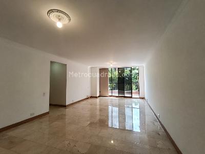Apartamento de 3 alcobas en arriendo en Los Balsos, Medellín, 120 m² · foto 2 de 16