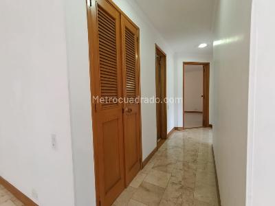Apartamento de 3 alcobas en arriendo en Los Balsos, Medellín, 120 m² · foto 8 de 16
