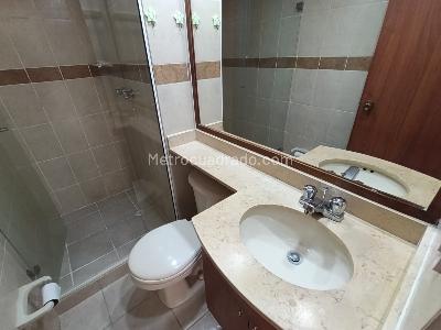 Apartamento de 1 alcoba en arriendo en Los Colores, Medellín, 45 m² · foto 12 de 17