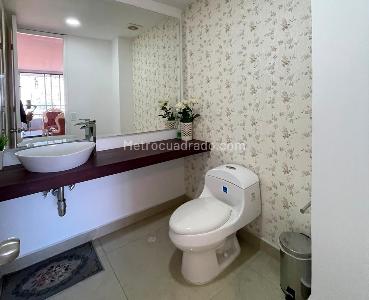 Apartamento de 2 alcobas en arriendo en Loma De Los Parra, Medellín, 130 m² · foto 2 de 9