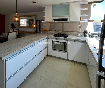 Apartamento de 2 alcobas en arriendo en Loma De Los Parra, Medellín, 130 m² · foto 3 de 9